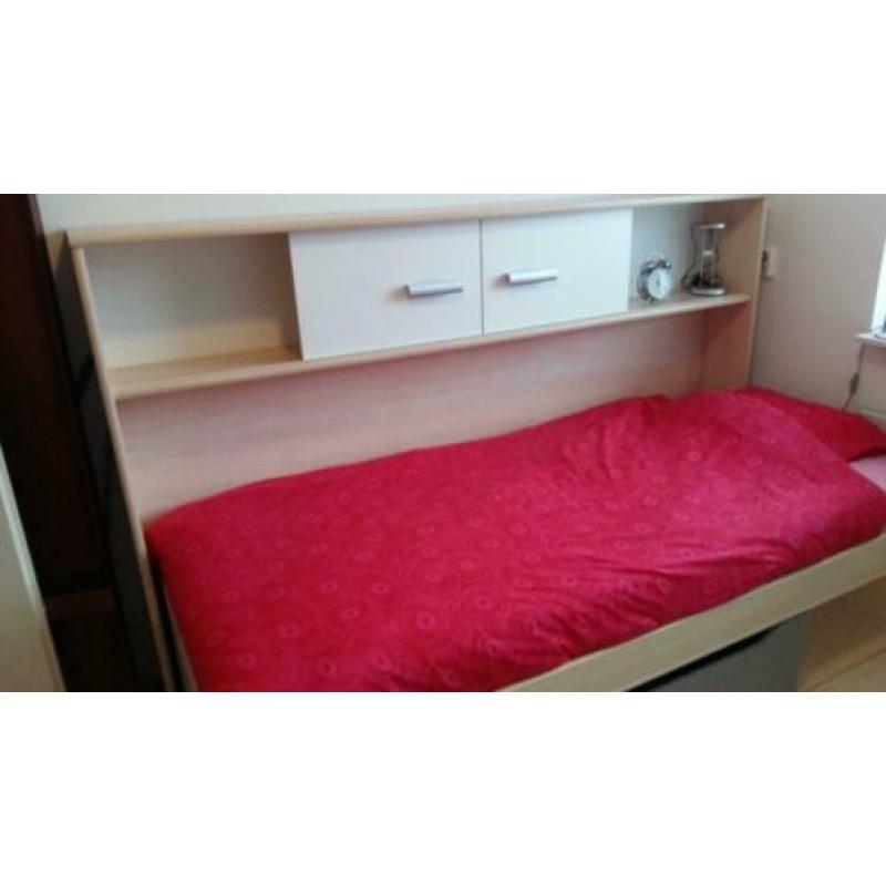 bed 1 persoons
