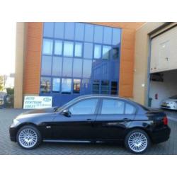BMW 3-serie 318i Executive zwartmet.2009 facelift model 17in