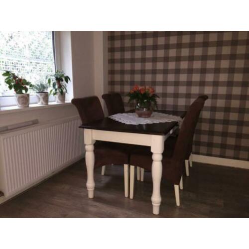 Eethoek - houten tafel met 4 stolen bruin en beige