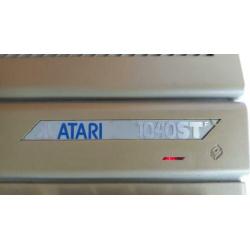 ? ATARI 1040ST F Computer met beschermkap