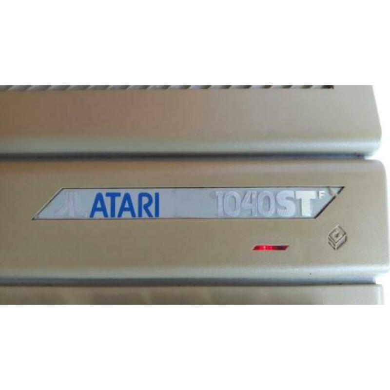 ? ATARI 1040ST F Computer met beschermkap