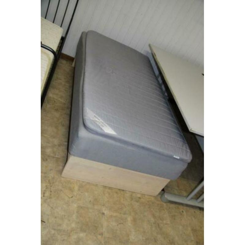 Grenen Ikea Sultan Torsmo grijs boxspring en matras. 200x90