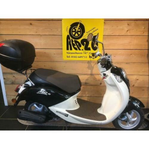 Sym Mio, inclusief topkoffer, voor 999,- incl rijklaar