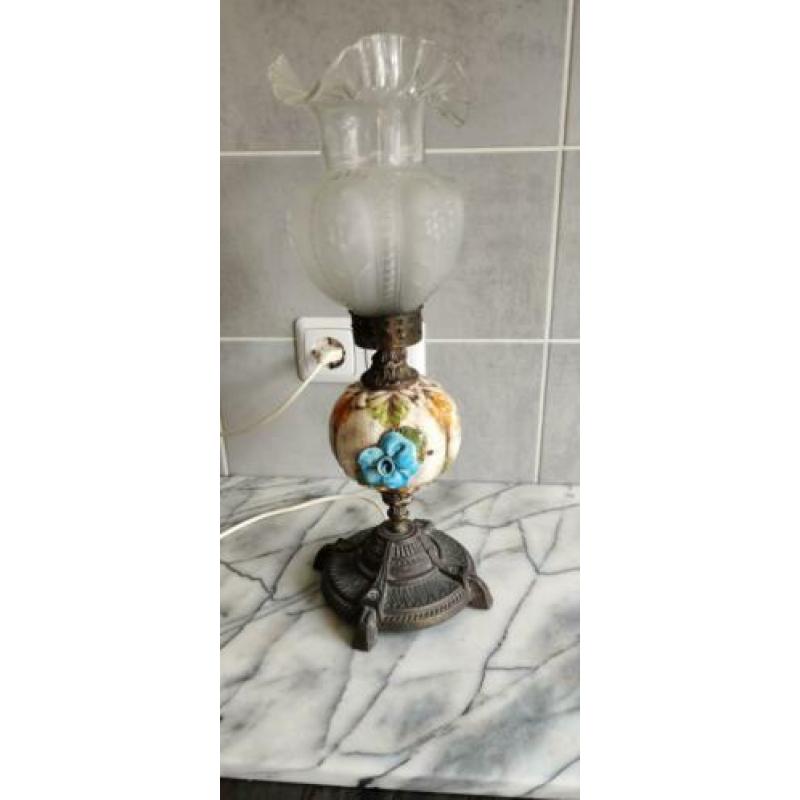 Vintage Tafellamp metalen voet met keramische body met bloem
