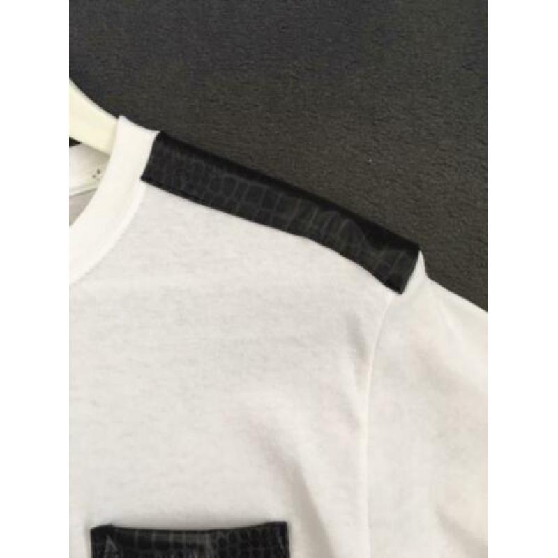 Witte t-shirts met imitatie leer