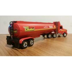 VOLVO WHITE GMC USA vrachtwagen met tanktrailer 1:64 ERTL