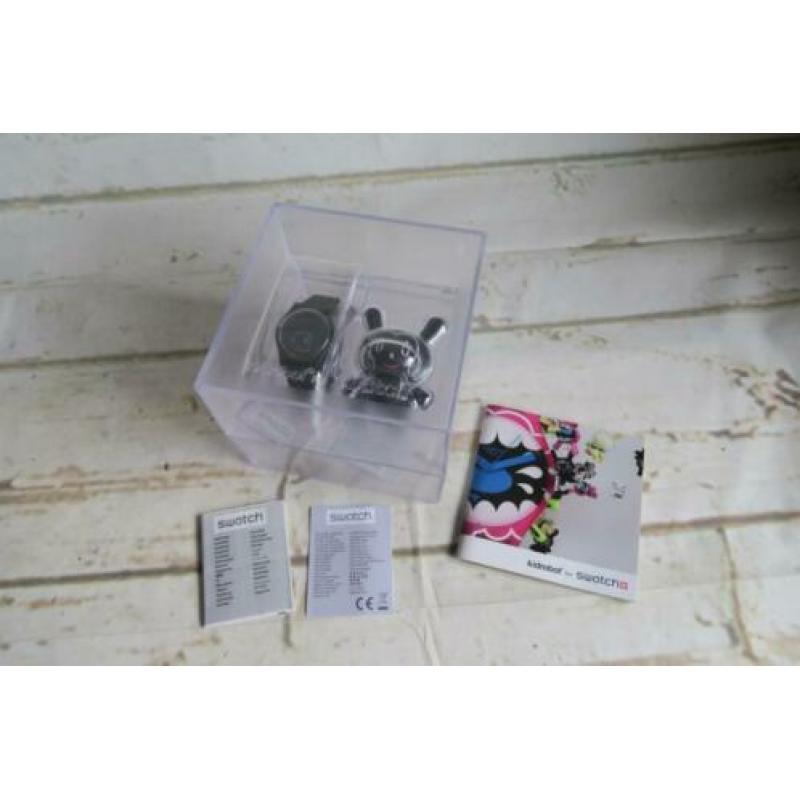 Kidrobot for Swatch de Originals GB249 Midnight Magi Horloge