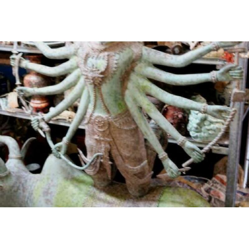 Oud beeld Shiva op stier