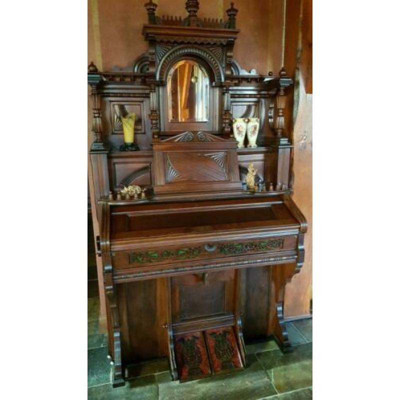 Antiek orgel/traporgel/harmonium