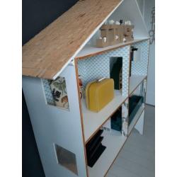 Prachtige grote pronkkast/poppenhuis
