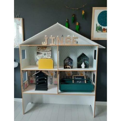 Prachtige grote pronkkast/poppenhuis