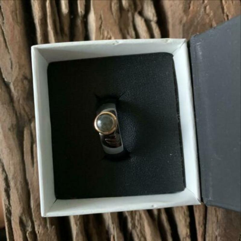 Melano twisted ringen