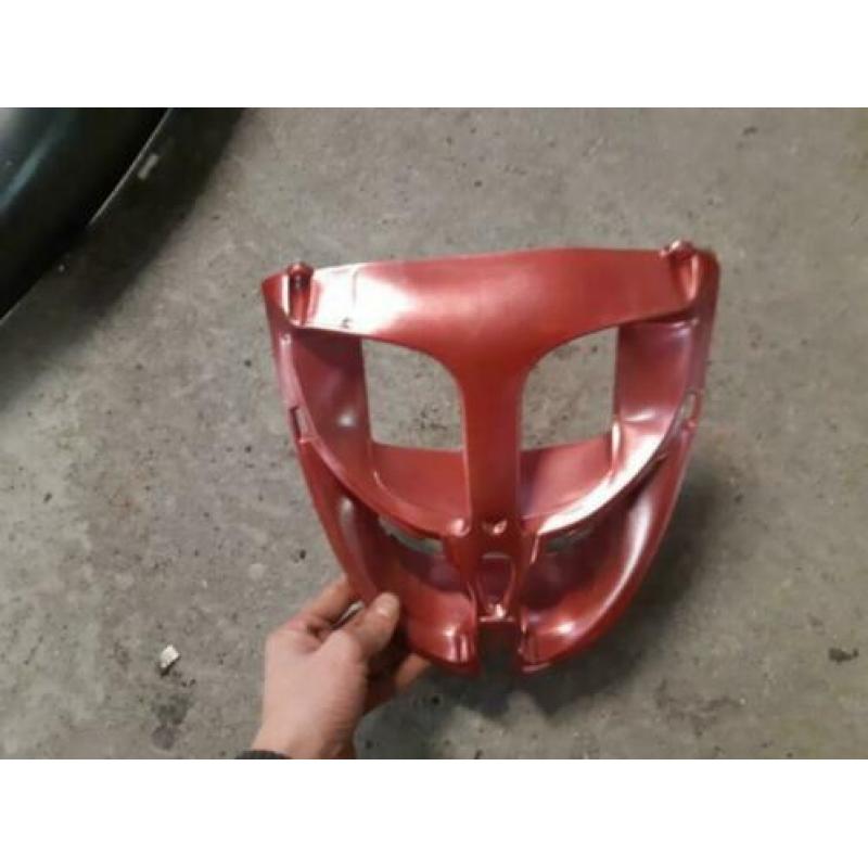 Aprilia SR 50 voorkap gril custom rood NIEUW STAAT grill kap