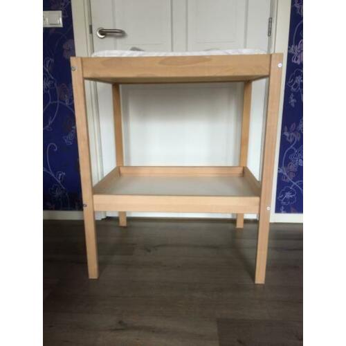 Commode Ikea met gratis aankleedkussen