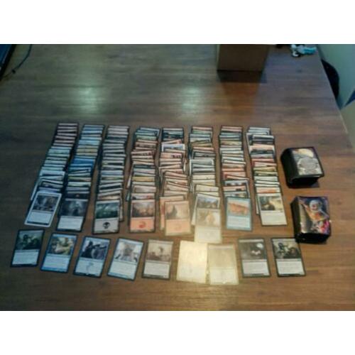 169Magic the gathering kaarten en 2 stapel sleeves