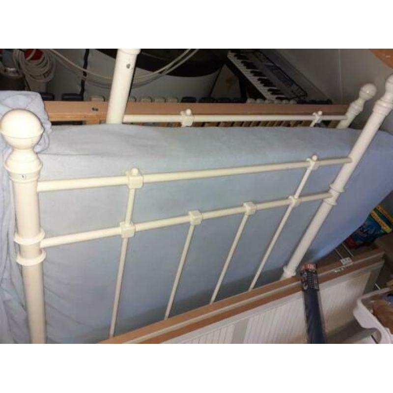 Bed met matras