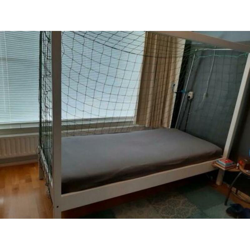 Bed in de vorm van een voetbalgoal, 90x200 met matras