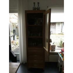 Teak kast, ziet er heel goed, mankeert niets aan!