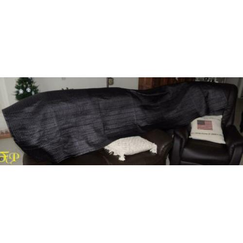 Essenza zwart doorgestikte sprei .woon deken 270 cm x 183 cm