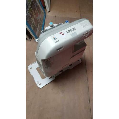 Epson EB585W beamer met focusboard en afstandbediening