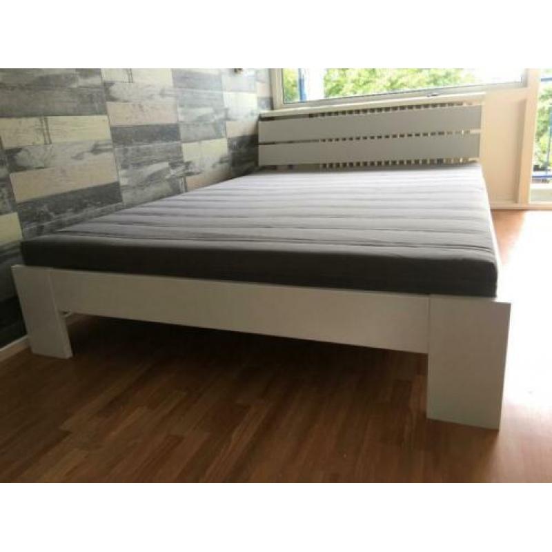 LEUK Tweepersoonsbed BARRY 140 x 200 MATRAS + LATTENBODEM!!