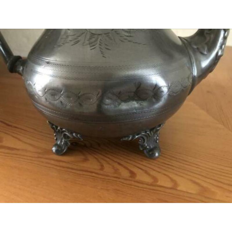 Tinnen koffiekan en suikerpot