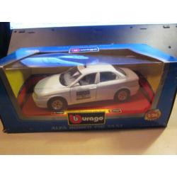 Alfa Romeo 156 Radio Taxi Burago schaal 1:24