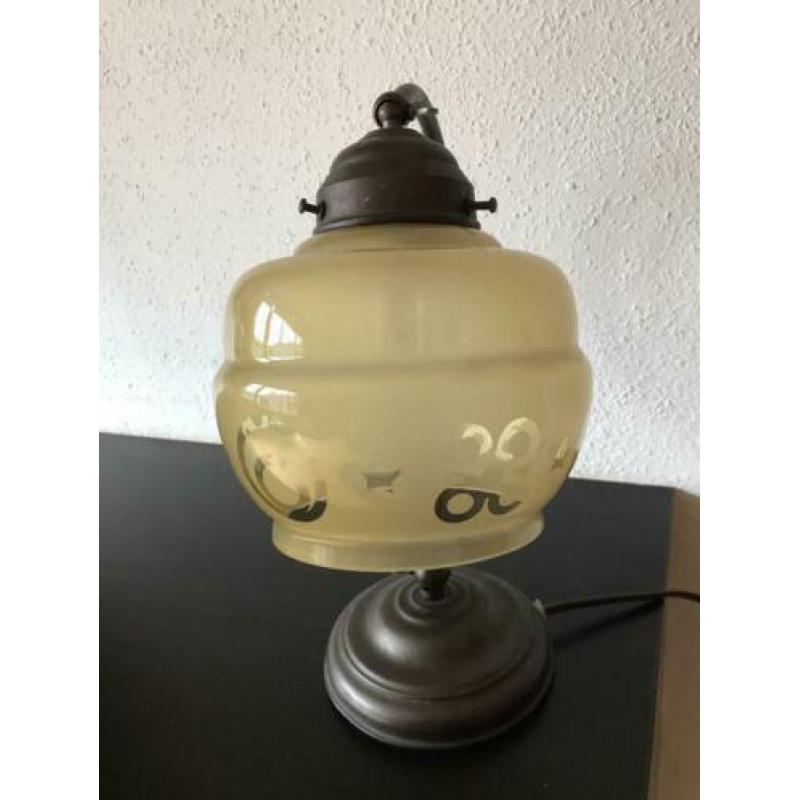 Leuke oude tafel lamp, 30er/ 40er jaren metaal glazen kapje