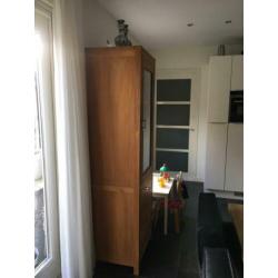 Teak kast, ziet er heel goed, mankeert niets aan!