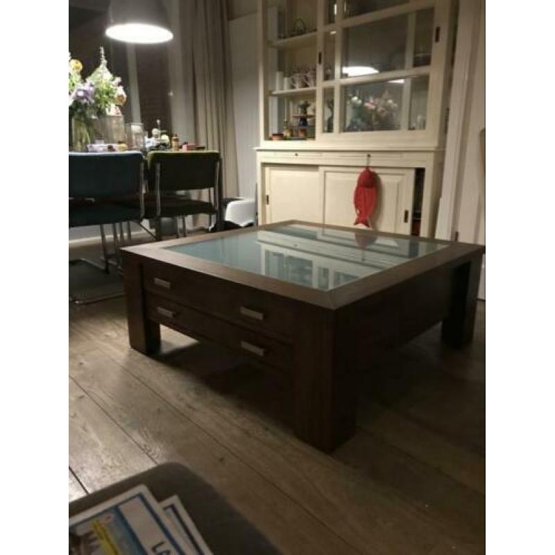 Houten salontafel vierkant met glasplaat