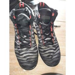 Nike Jordan en Adidas high top zgan sneakers. Maatje 40