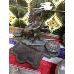 Curiosa en brocante spullen voor markt