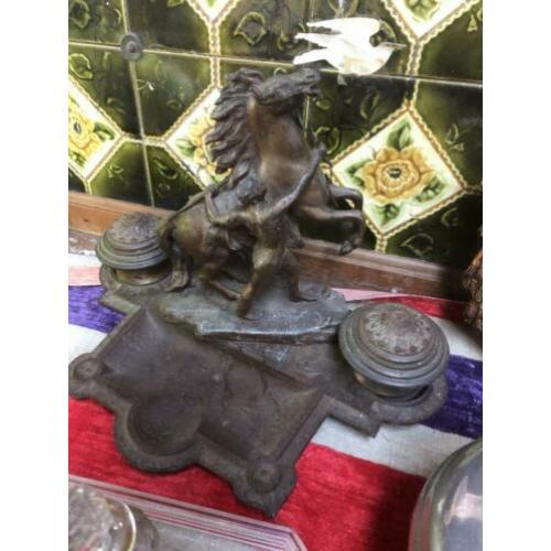 Curiosa en brocante spullen voor markt
