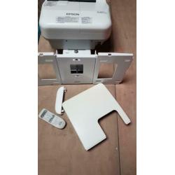 Epson EB585W beamer met focusboard en afstandbediening