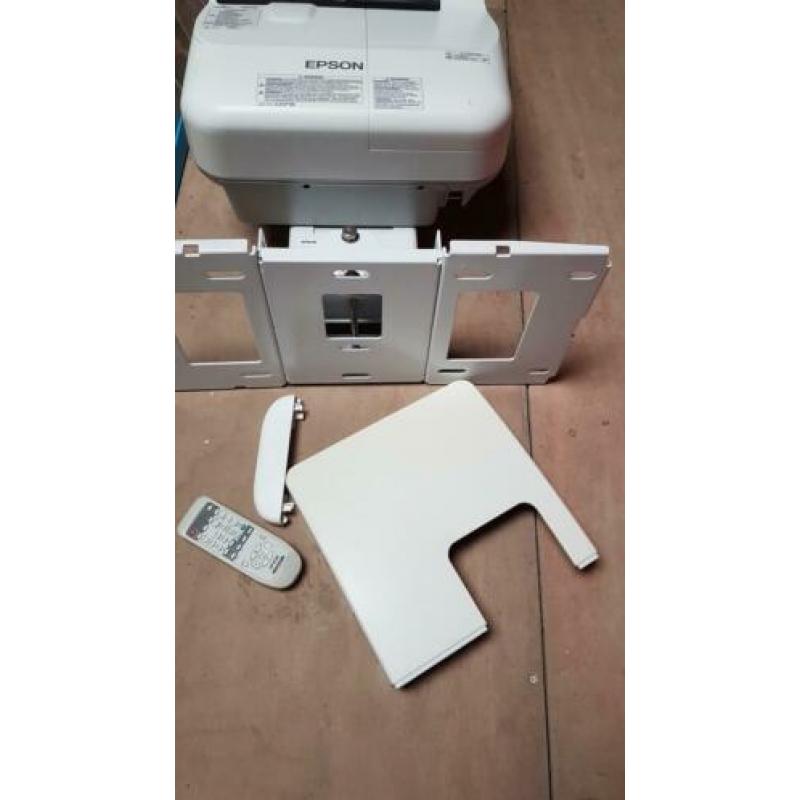 Epson EB585W beamer met focusboard en afstandbediening
