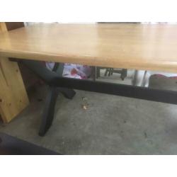 Massieve eiken tafel kan zowel binnen als buiten 195x85