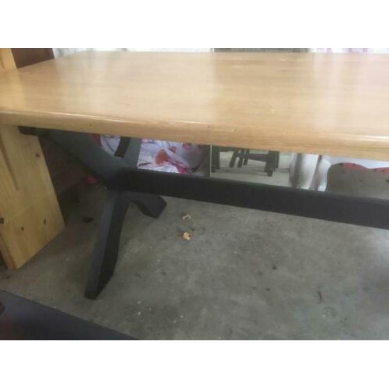 Massieve eiken tafel kan zowel binnen als buiten 195x85