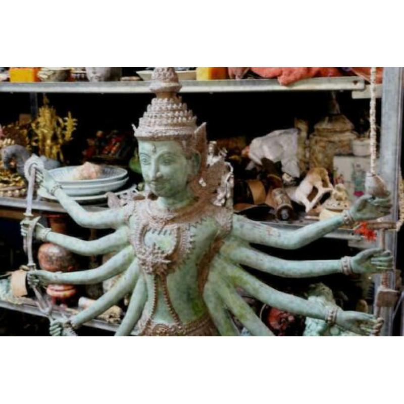Oud beeld Shiva op stier