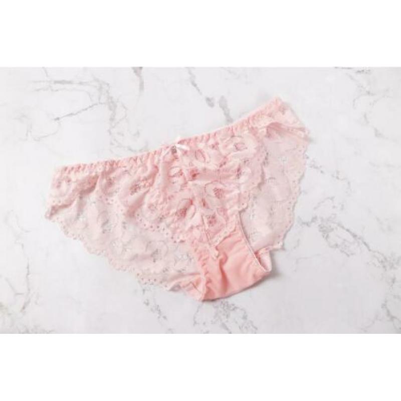 Roze BH en slip (sexy lingerie setje kanten broekje cup A B)