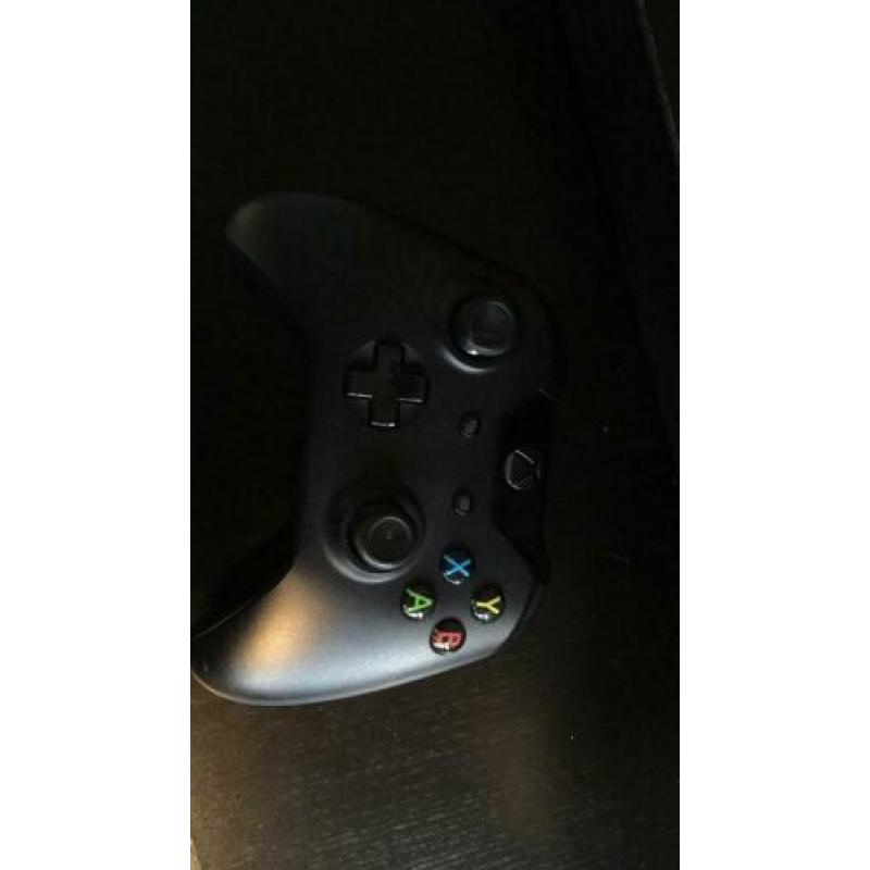 Xbox one met controller, Forza horizon 4, 4 andere spellen!!