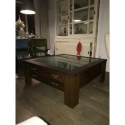 Houten salontafel vierkant met glasplaat