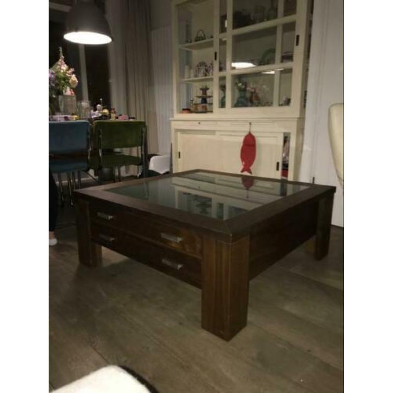 Houten salontafel vierkant met glasplaat