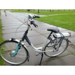 In zeer nette staat gazelle orange elektrische damesfiets