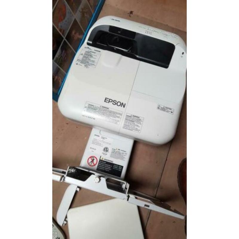 Epson EB585W beamer met focusboard en afstandbediening
