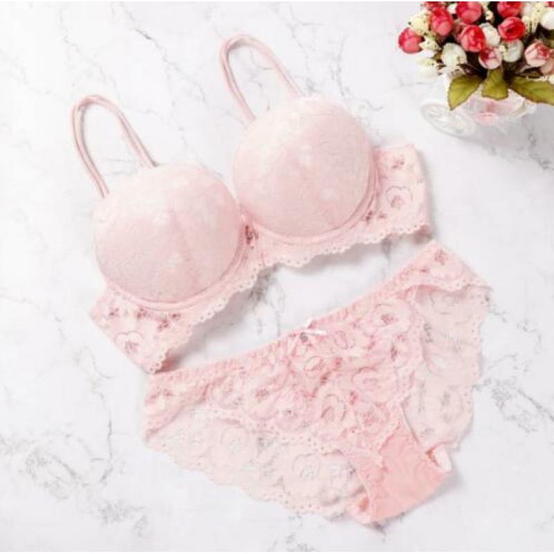 Roze BH en slip (sexy lingerie setje kanten broekje cup A B)