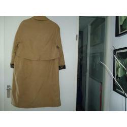 jas mantel beige mt 42 maar valt iets groter