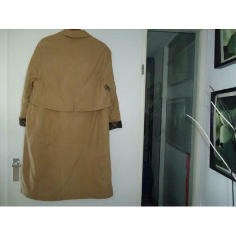 jas mantel beige mt 42 maar valt iets groter
