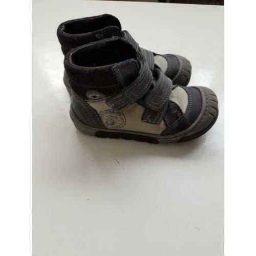 Schoenen Jochie maat 24