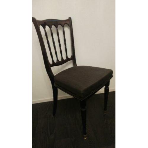 Klassieke eetkamerstoelen. 2 stuks