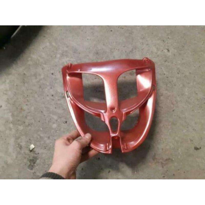 Aprilia SR 50 voorkap gril custom rood NIEUW STAAT grill kap